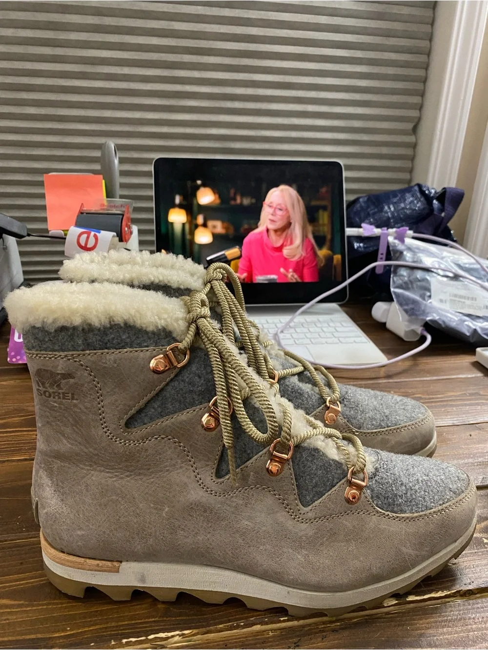Sorel Sneakchic Alpine Beige Suede Leather Upper Sherpa Ankle Boots Size 10